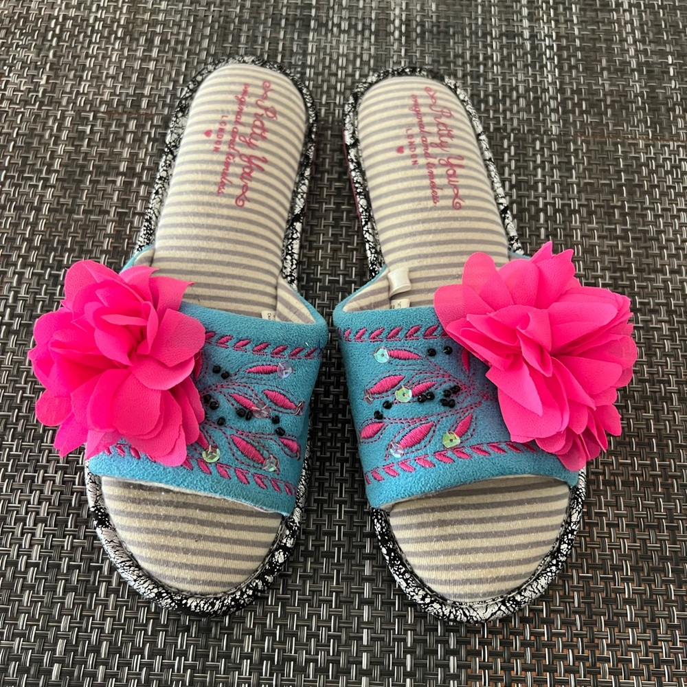 Pretty You London 🌸 Slippers 🌸